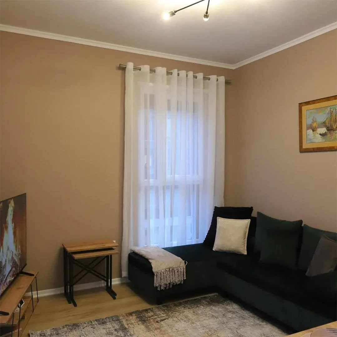 Trio Escape Tirana Lägenhet